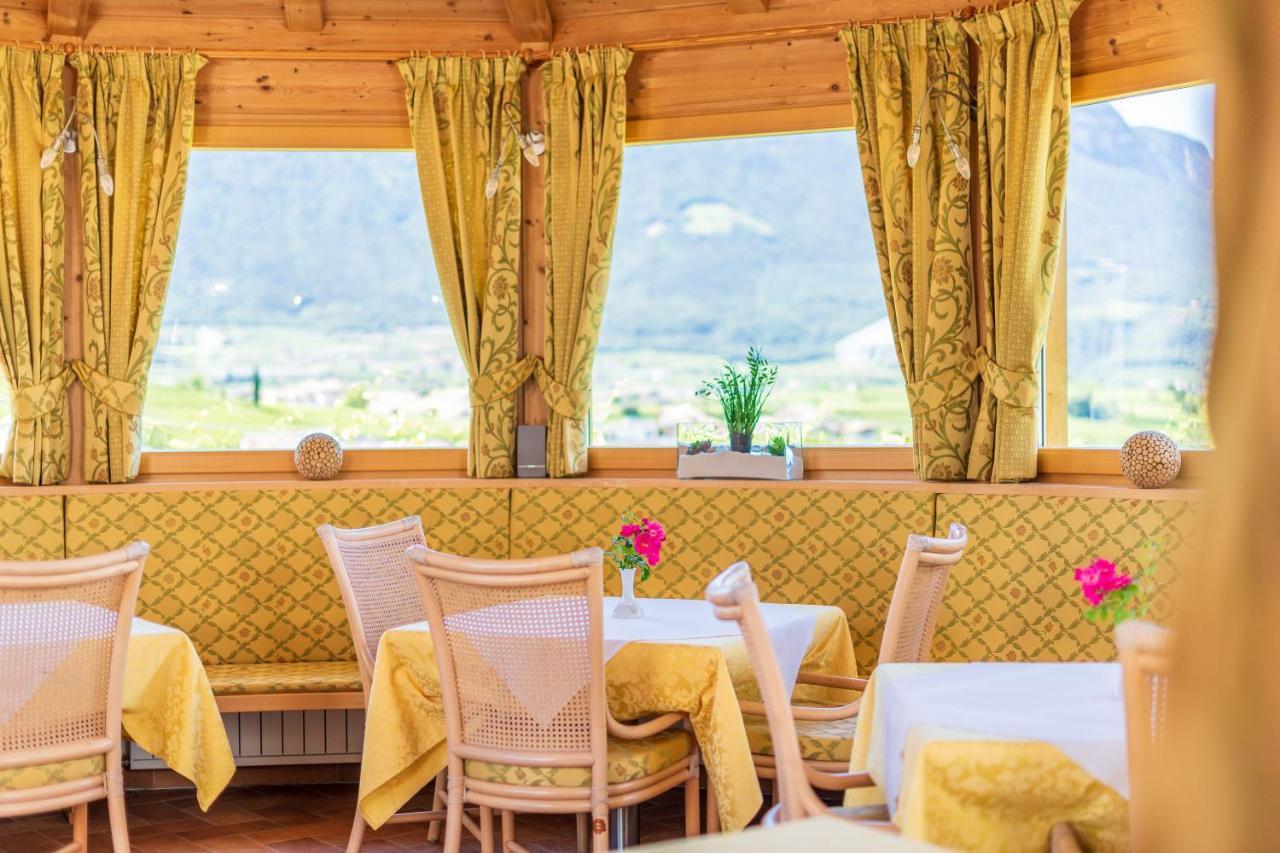 Haus Oberhofer Bed & Breakfast Корнаяно Екстериор снимка